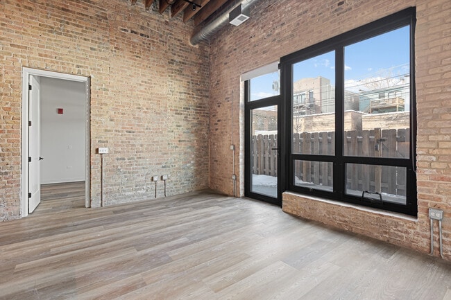 Building Photo - 818 N Wolcott Ave