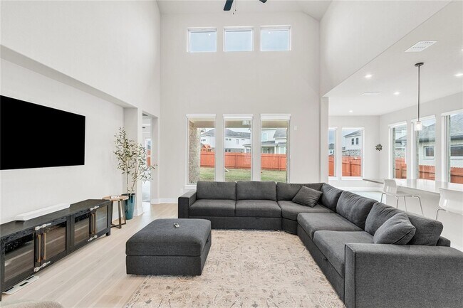 Building Photo - 213 Palatino Bnd