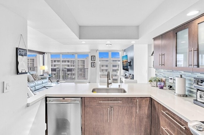 Building Photo - 525 N Ocean Blvd