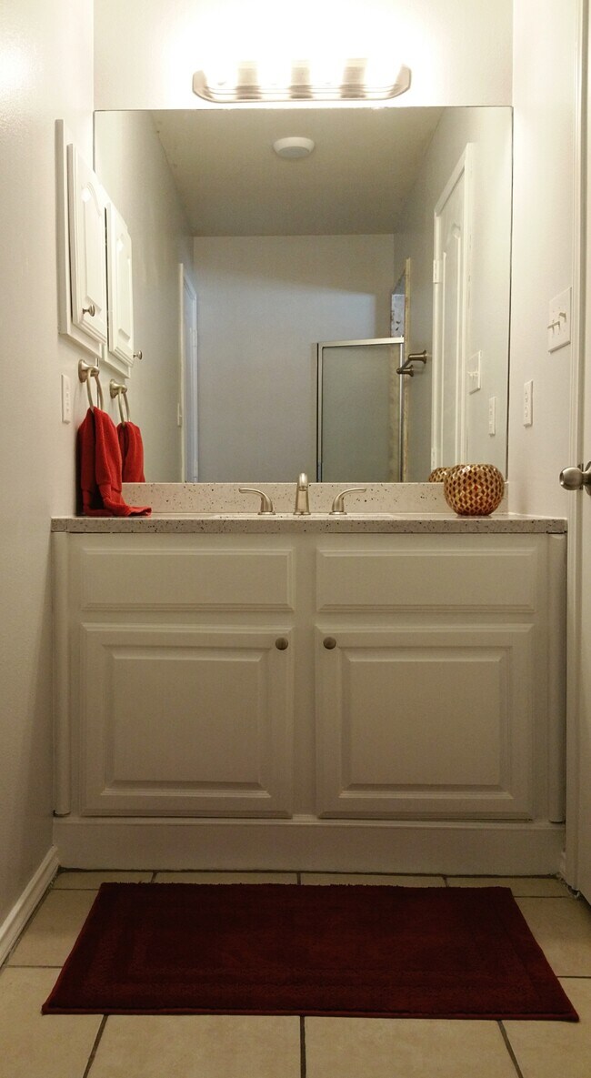 Building Photo - 1900 W Douglas St