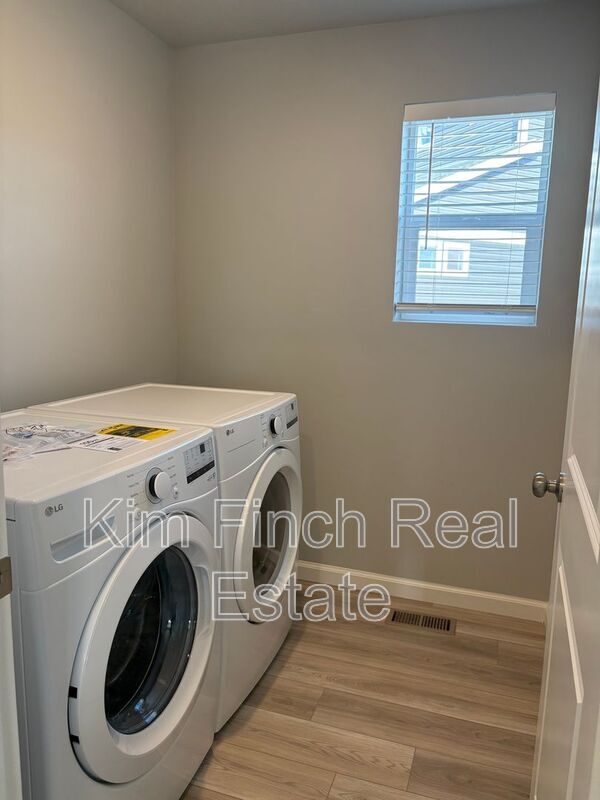 Building Photo - 56 E Portico Ln