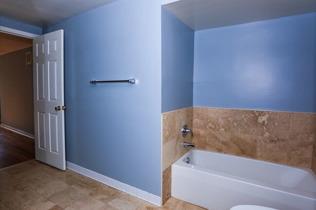 Building Photo - 540 S Paca St