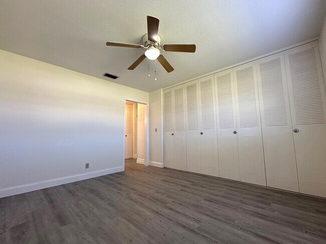 Building Photo - 2966 Ashley Dr E