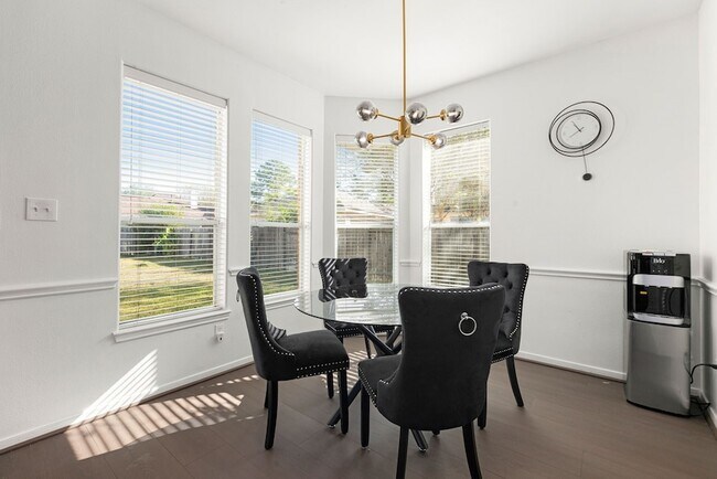 Building Photo - 14910 Lake Woodbridge Ct