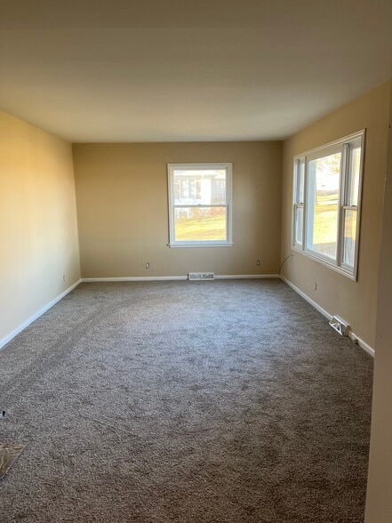 Living room - 2209 N North Ave