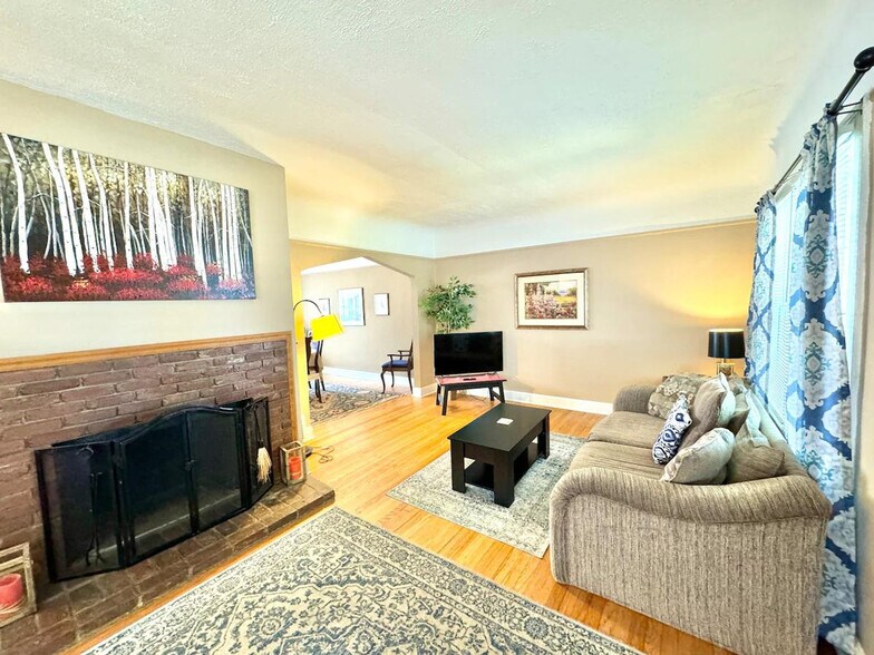 Primary Photo - 3484 Blanche Ave