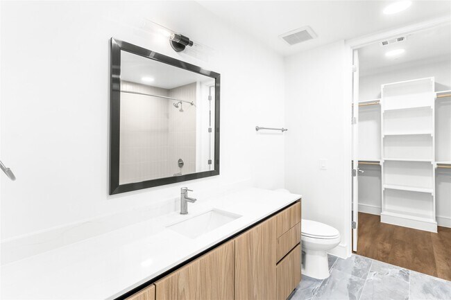 Building Photo - 2311 Westheimer Rd