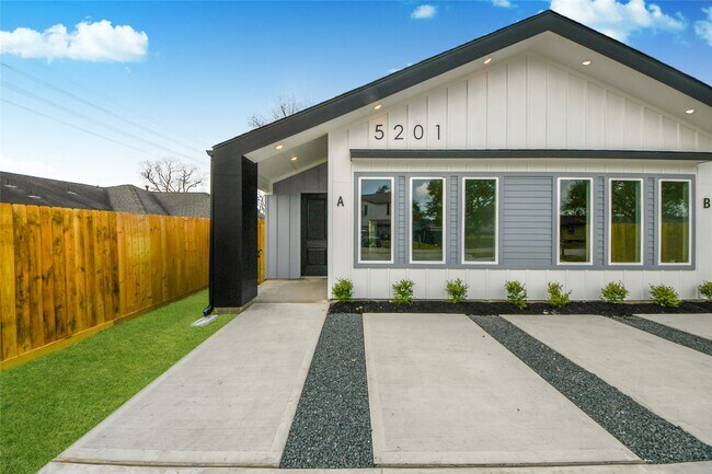 Building Photo - 5201 Fairchild St