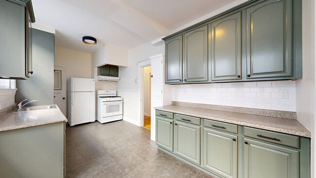 Building Photo - 285 Bartlett St