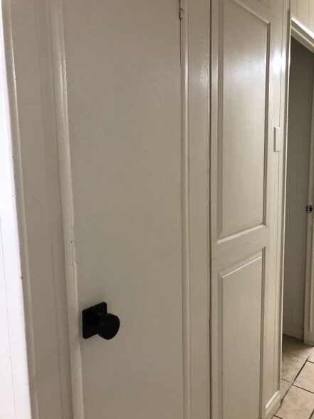 Building Photo - 5449 Bain St