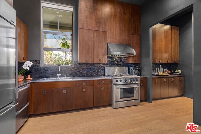 Building Photo - 710 Orlando Ave