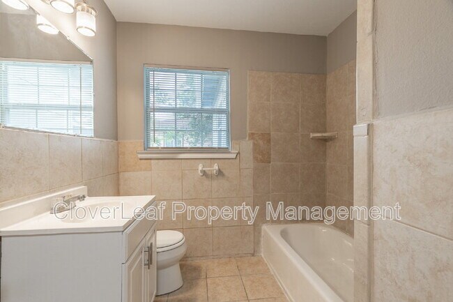 Building Photo - 402 W Wildwood Dr
