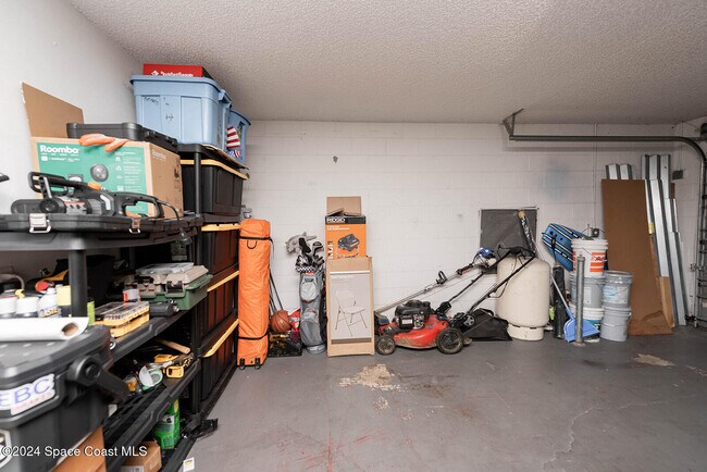 Building Photo - 721 Taluga Ave SE