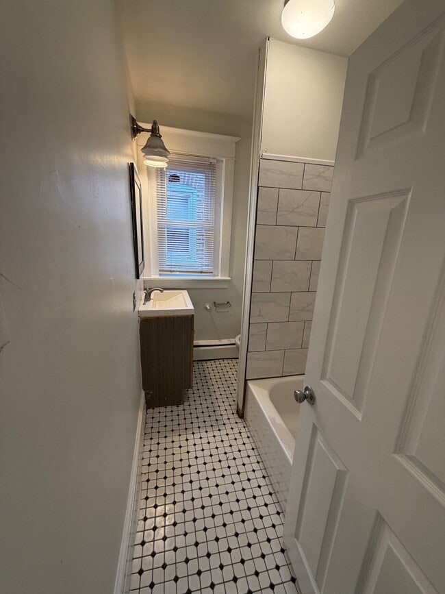 Building Photo - 130 Harvey Ave