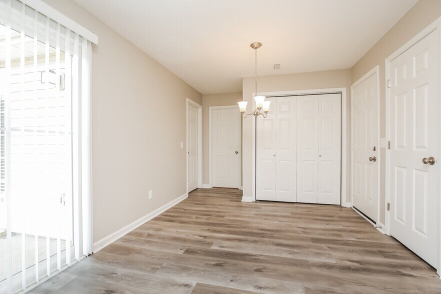 Building Photo - 805 Stone Flower Ct