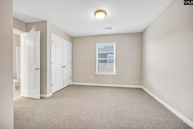 Building Photo - 135 Hunters Grove Dr