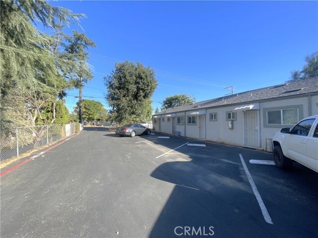 Building Photo - 952 E 10th St