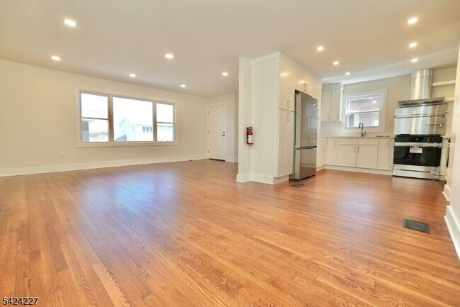 Building Photo - 25 Sanford Ave