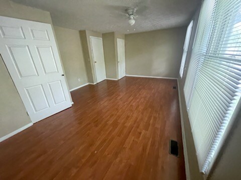 Building Photo - 6479 Meadow Rue Dr