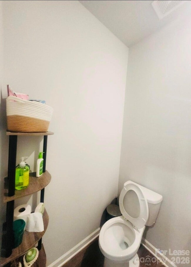 Building Photo - 5240 Kinsbridge Dr