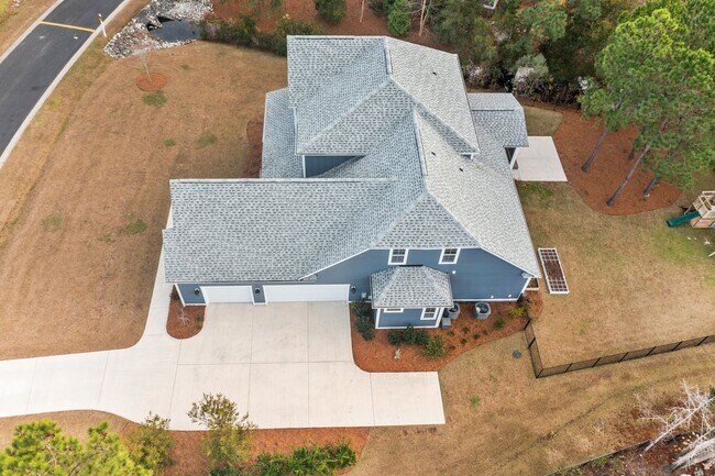 Building Photo - Luxury Home in gated Hampstead Community