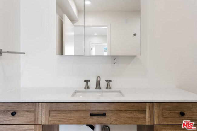 Building Photo - 8561 Belmont St