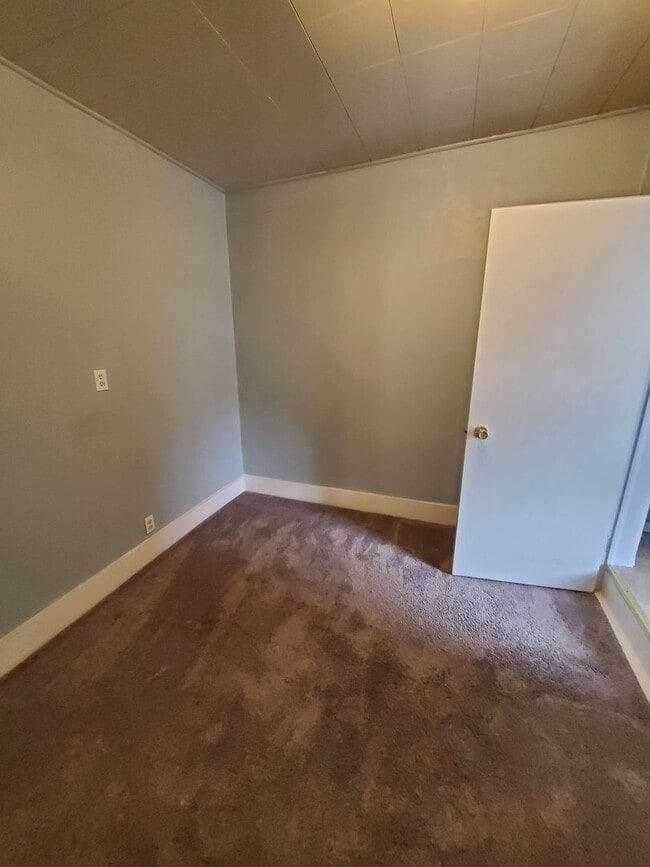 Interior Photo - 19 E State St. 10 Unit