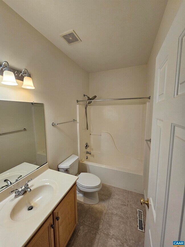 Building Photo - 134 Deerwood Dr