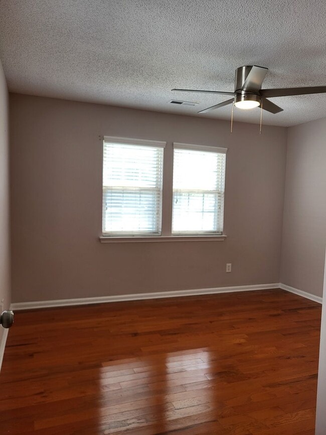 Building Photo - 4 bedroom  home in Charlotte