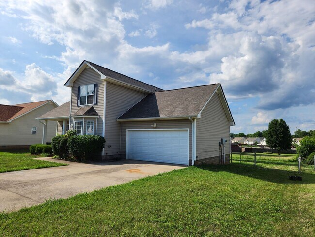 Building Photo - 4048 New Grange Cir