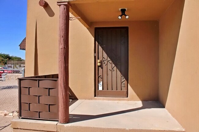Building Photo - Charming 3-Bedroom Home for Rent in El Pas...