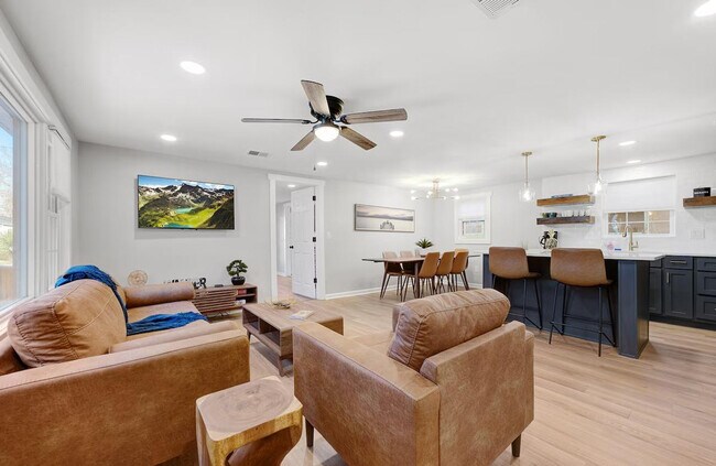 Building Photo - 4737 Aster Dr