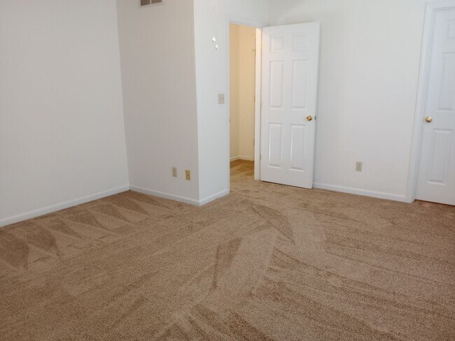 Building Photo - 3500-3502-3502 Delmar Ct