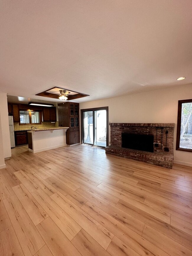 Building Photo - Three bedroom home