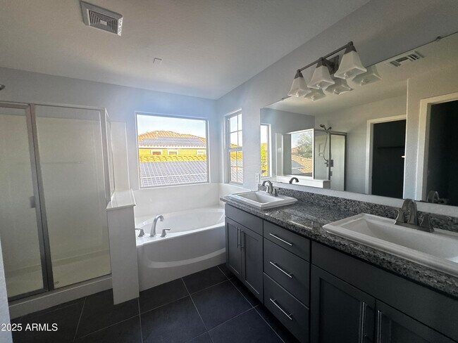 Building Photo - 3330 W Gran Paradiso Dr