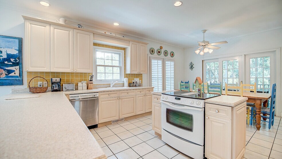 Building Photo - 635 Dune Oaks Dr