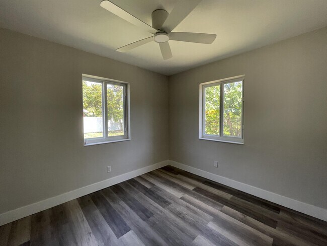 Building Photo - 631 SW 28th Terrace
