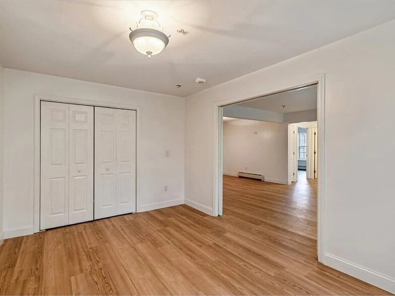 Building Photo - 301 Hildred Dr