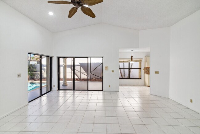 Building Photo - 7842 Villa Nova Dr N