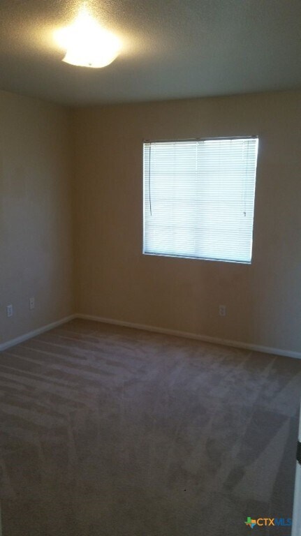 Building Photo - 3304 Thunder Creek Dr