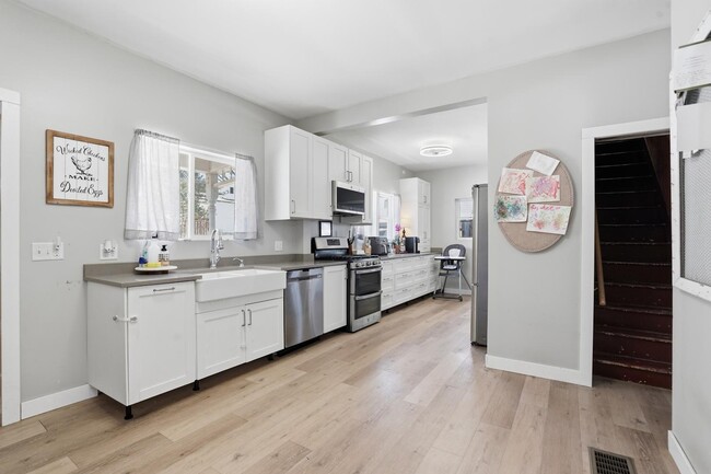 Building Photo - 626 E High St