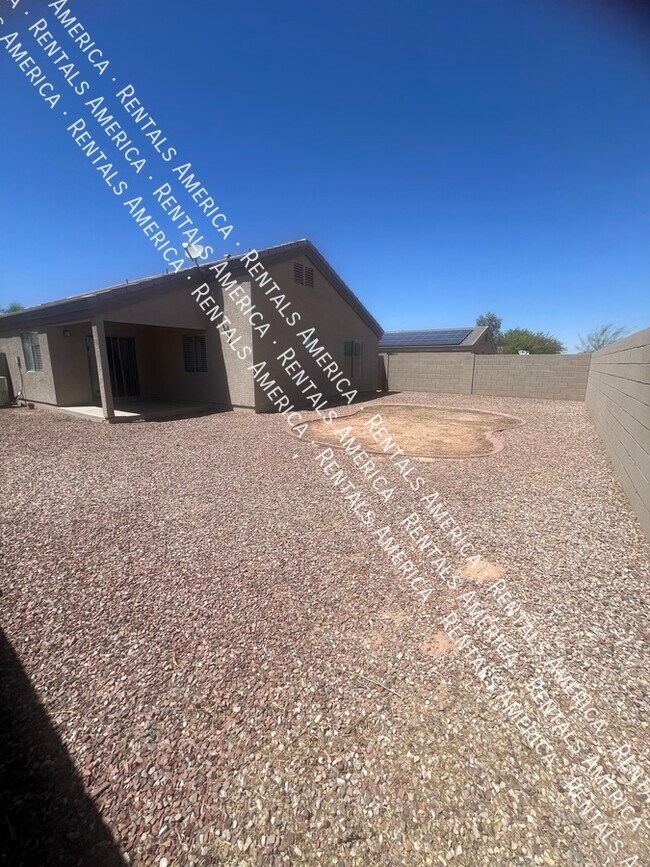 Building Photo - 3682 N French Pl