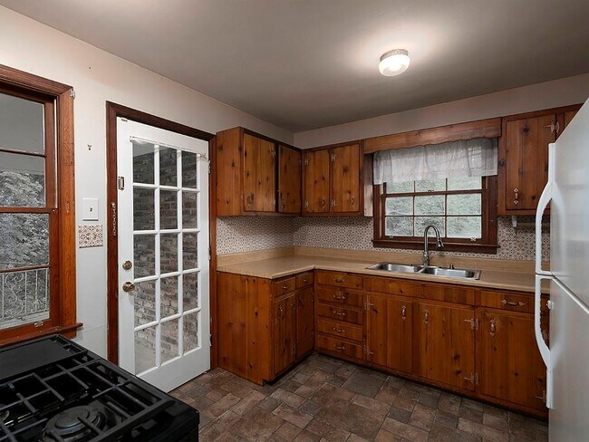 Building Photo - 858 Gaylemont Cir