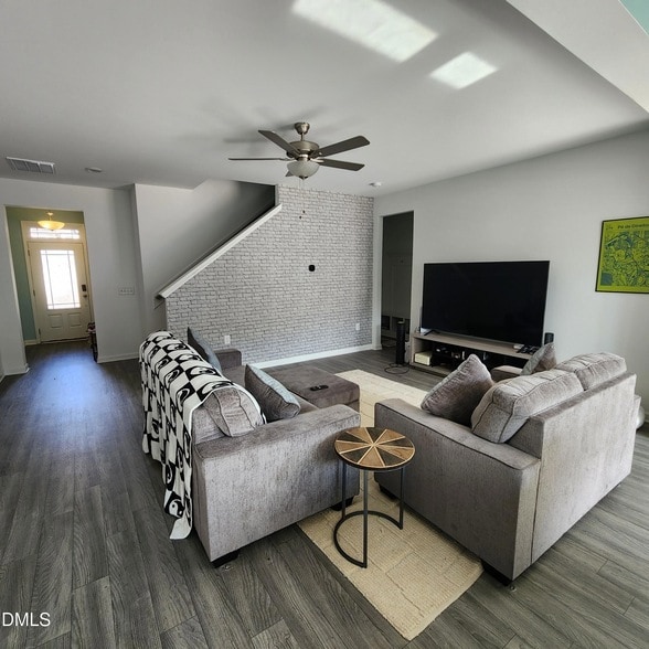 Building Photo - 157 Roebuck Ln