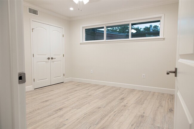 Building Photo - 3619 S Braeswood Blvd