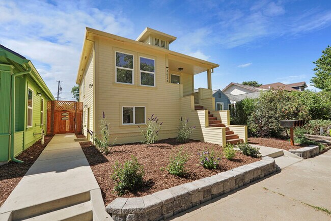 Building Photo - Beautifully updated 2/1 in North Oak Park! Located Close to UC Davis Med Center + MgGeorge Law Sc...