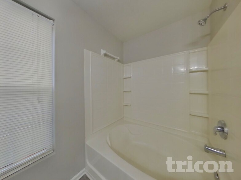 Building Photo - 3367 Pikes Peak Dr