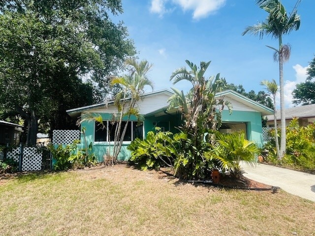 Primary Photo - 212 NE Madison Cir N
