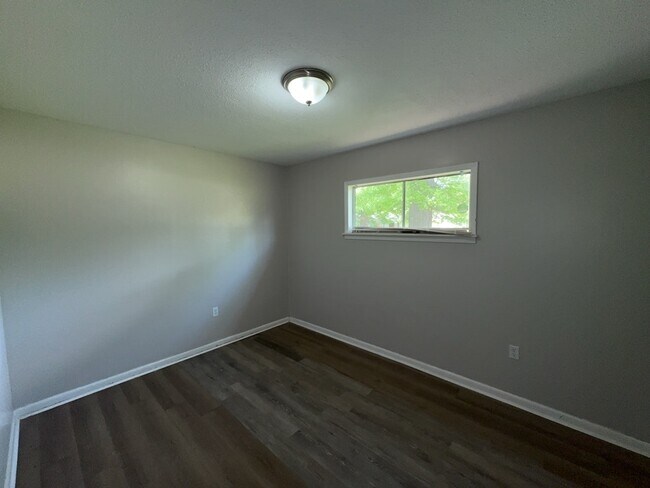 Building Photo - 3341 Suncrest Dr