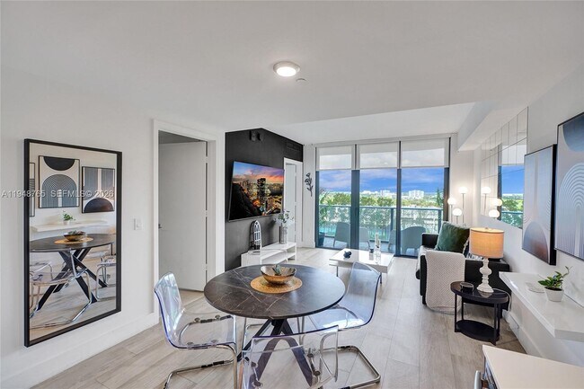 Building Photo - 121 NE 34th St